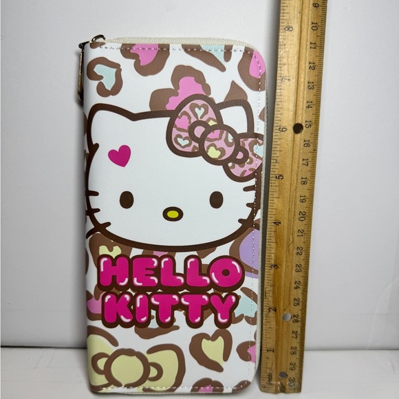 Hello Kitty White and Pink wallet with Iconic Bow Design - Picture 3 of 8